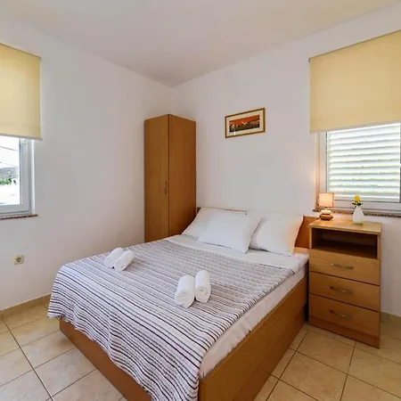 Homely In Suko An Near Sea Holiday home *