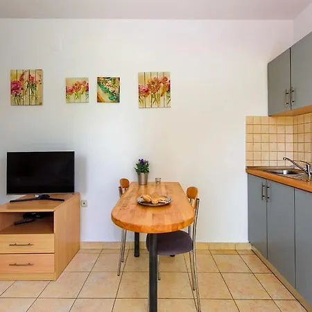 Homely In Suko An Near Sea Holiday home Sukosan